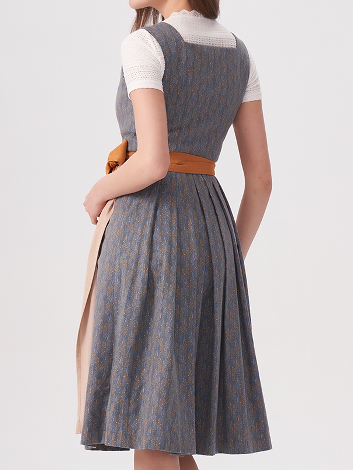 Dirndl in Blau – Eleganz und Tradition
