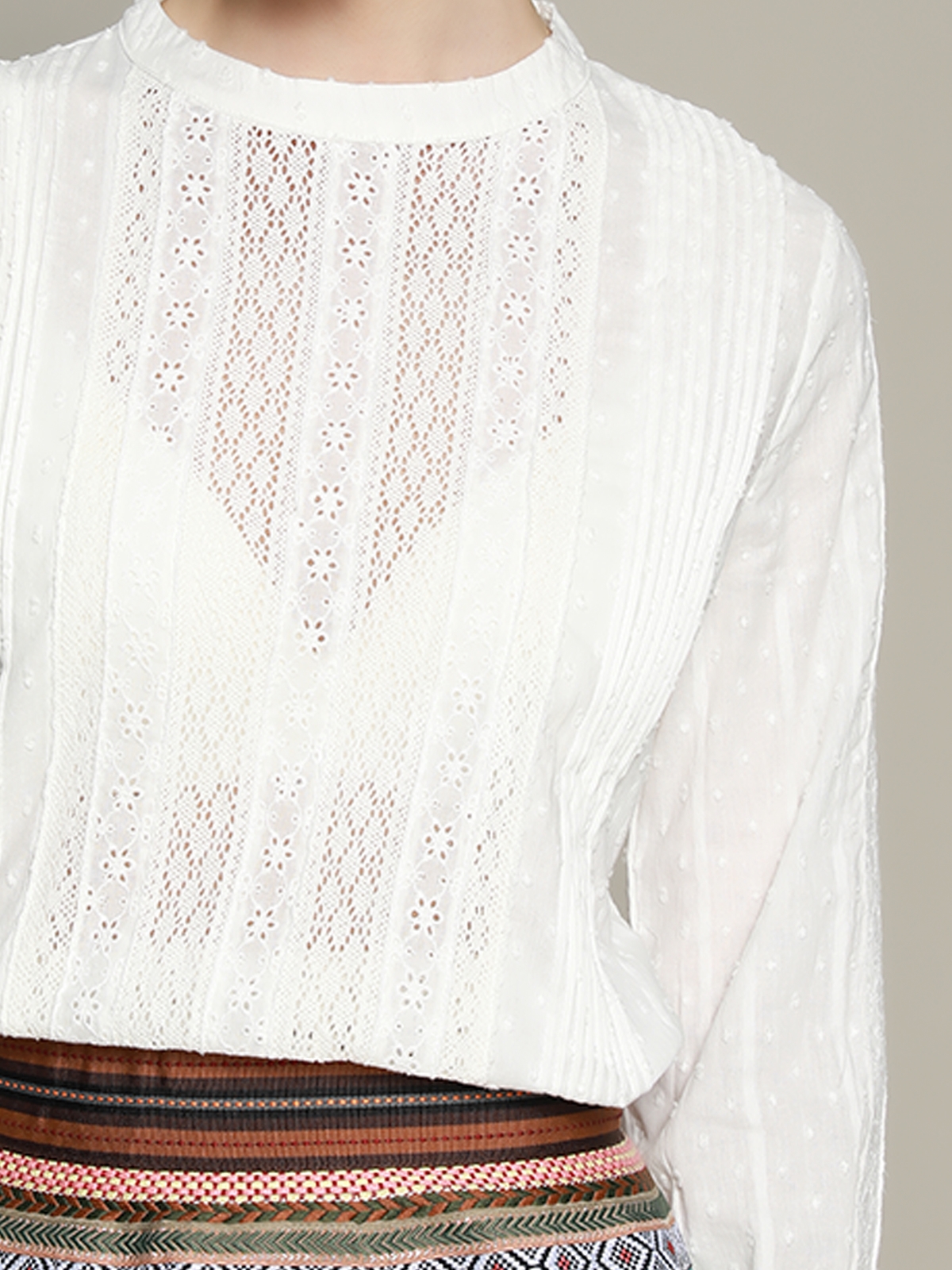 Dirndl in Weiß mit perfekter Passform