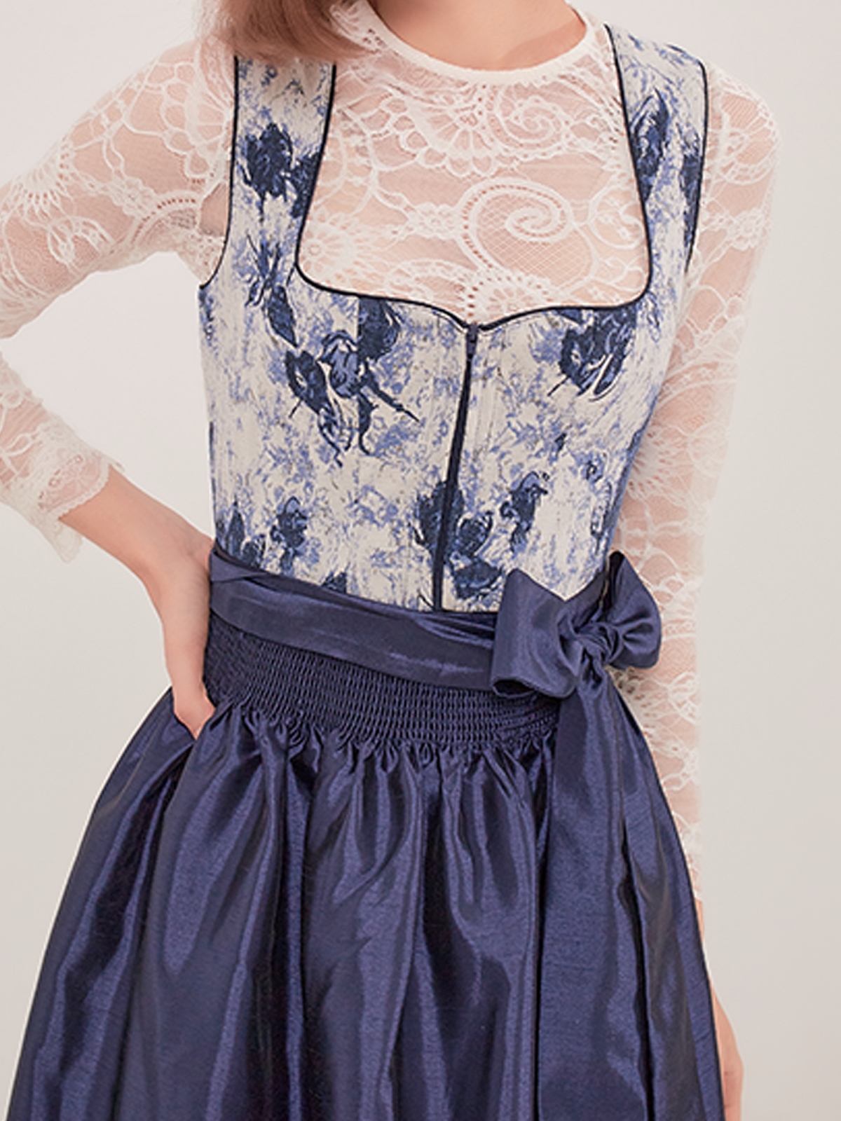 Dirndl schlicht blau
