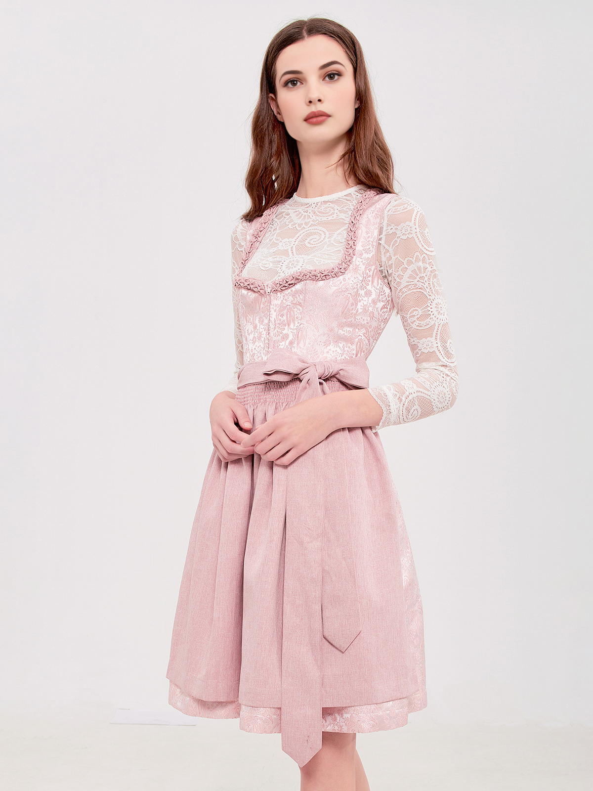 Dirndl in Rosa – elegant und feminin