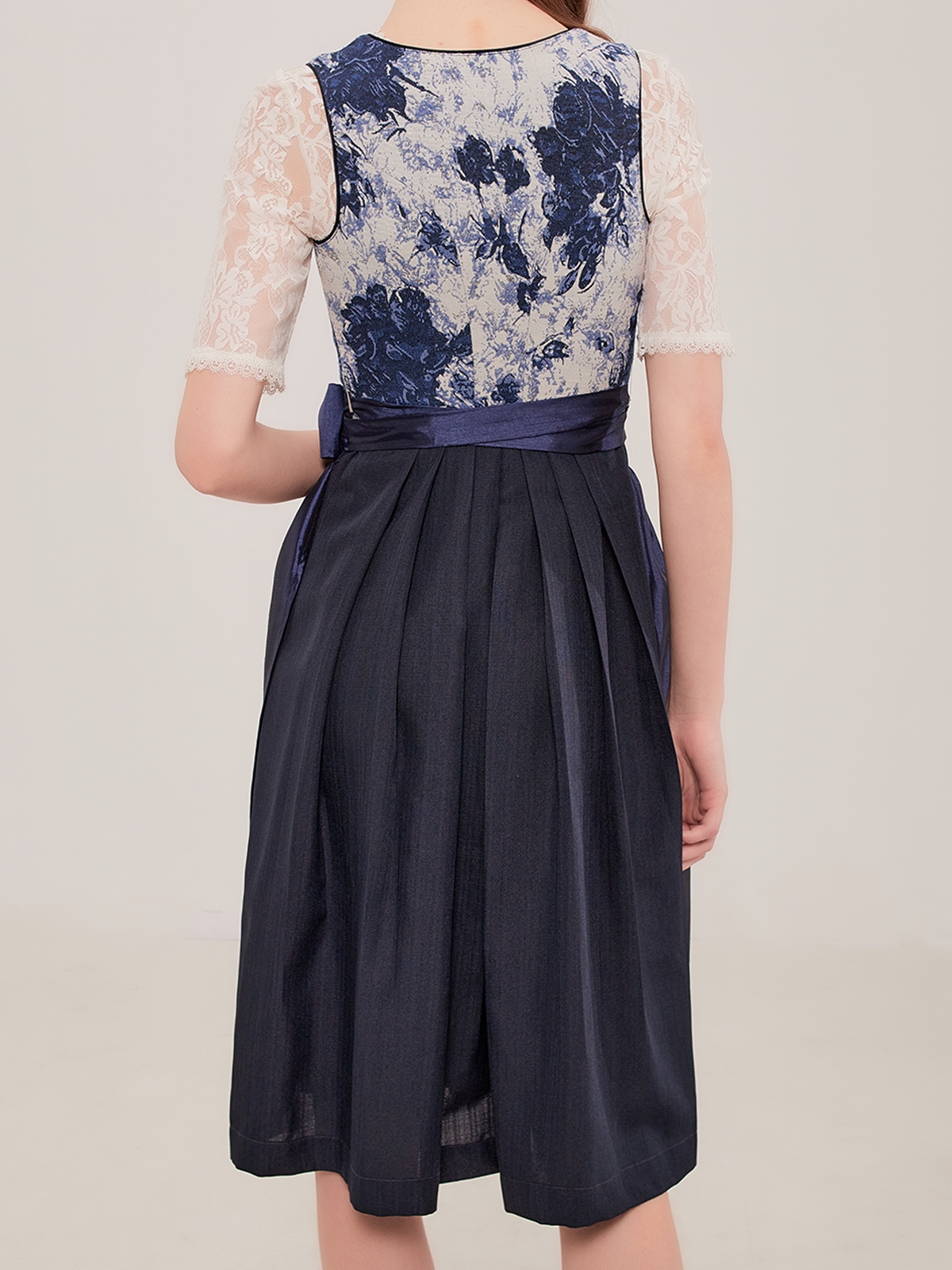 Dirndl Hellblau in zartem Himmelblau