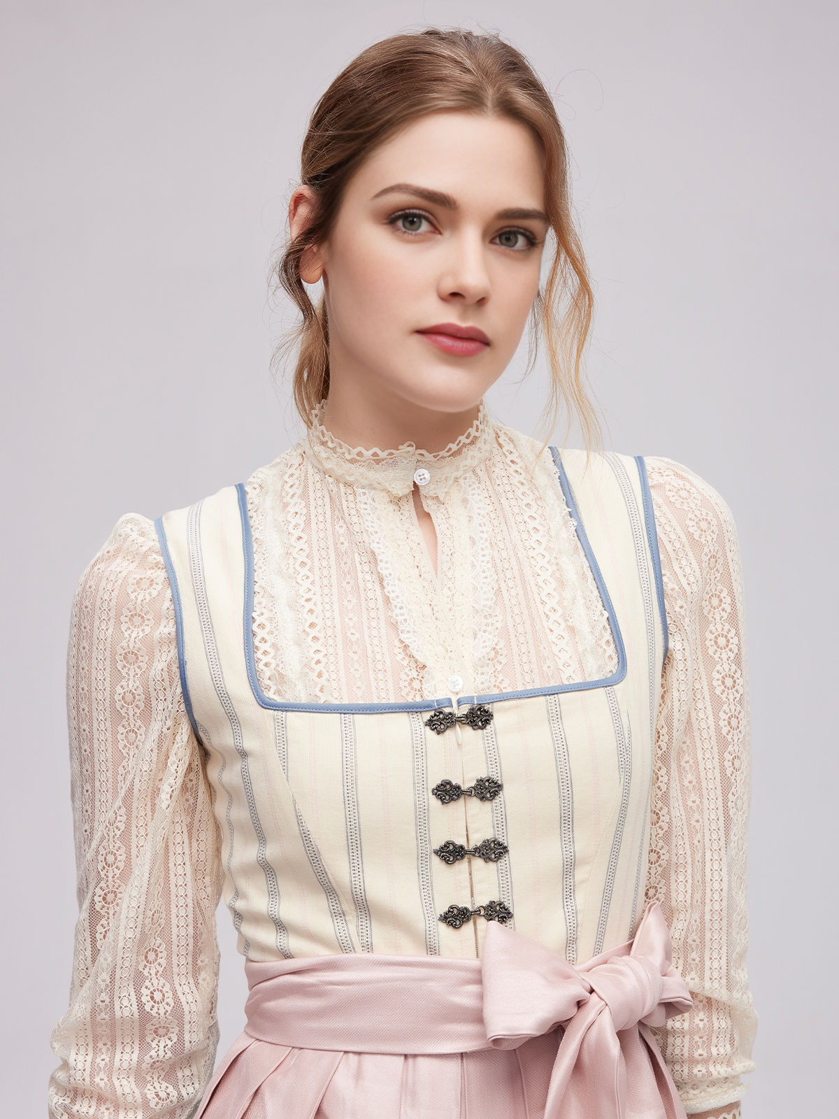 Klassisches rotes Ja Mei Dirndl