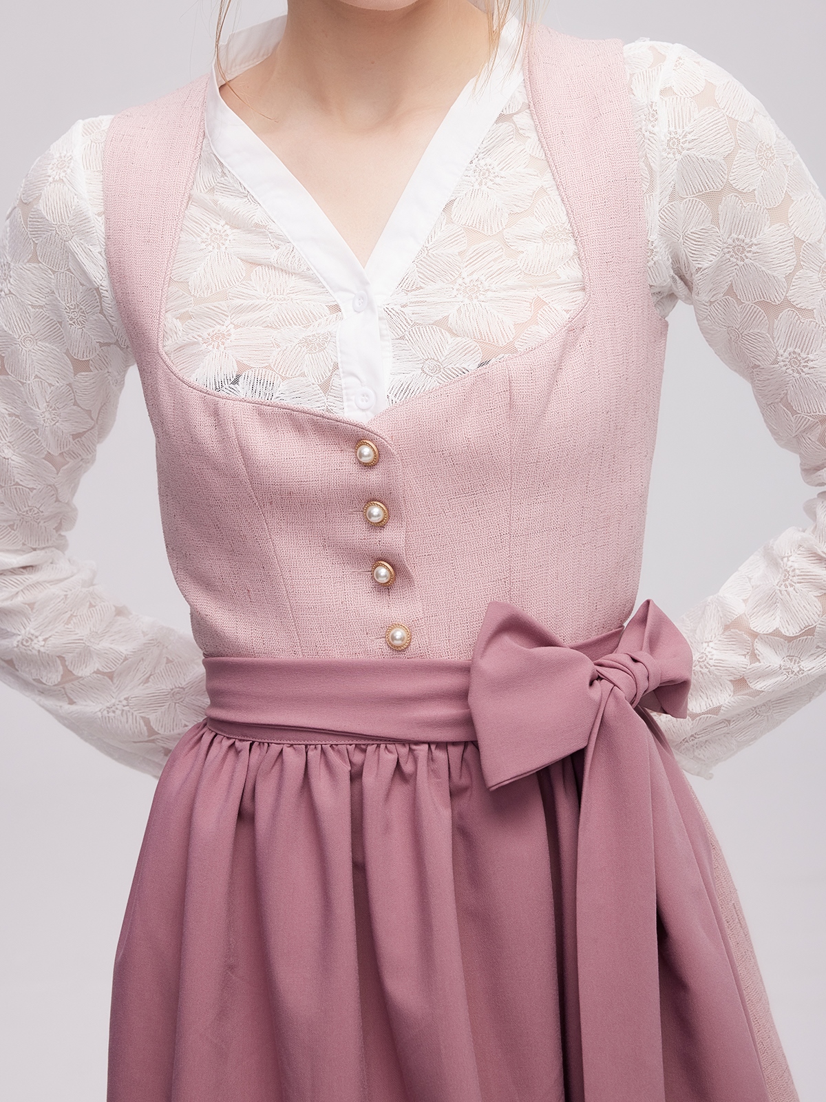 Dirndl in Rosa – feminin und stilvoll