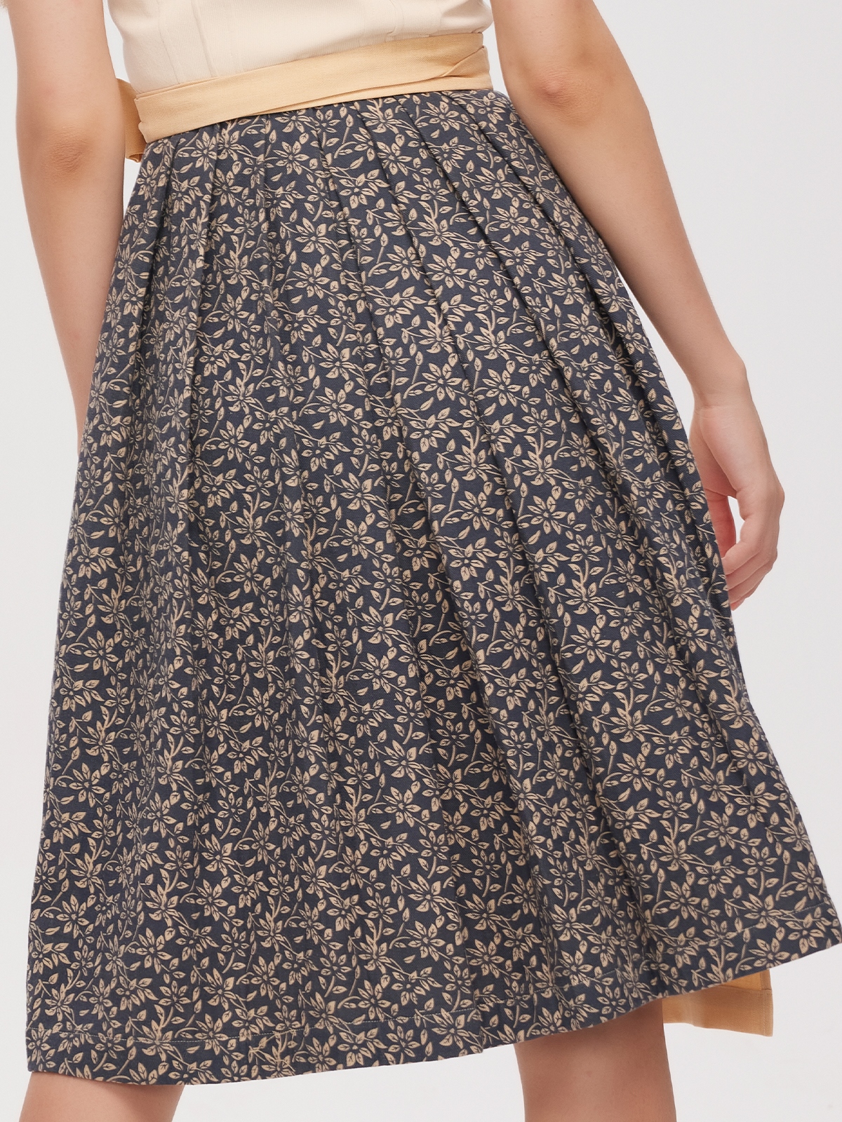 Moderne Dirndlbluse in Gelb