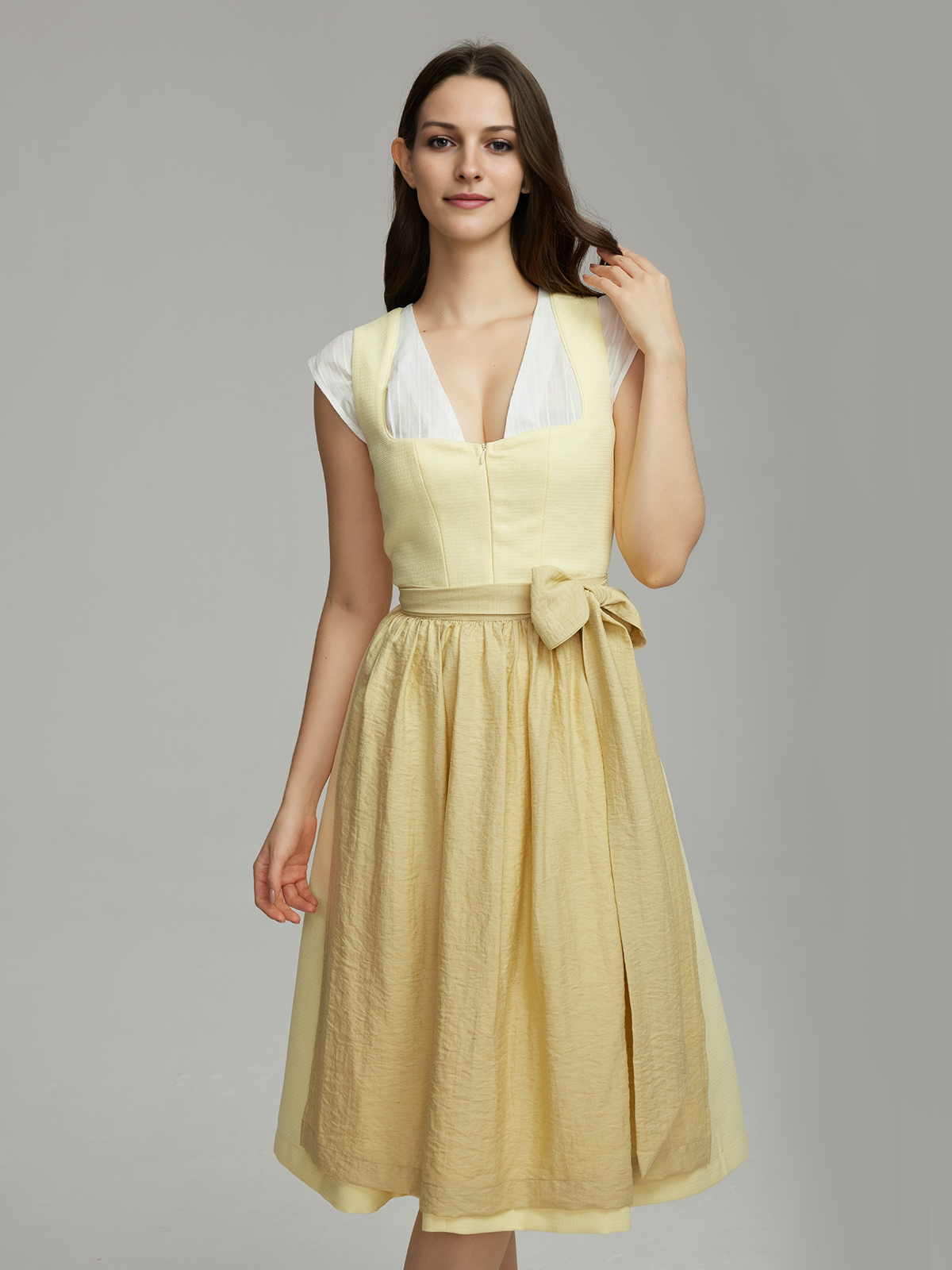 Modernes Dirndl in Gelb – perfekt für den urbanen Style