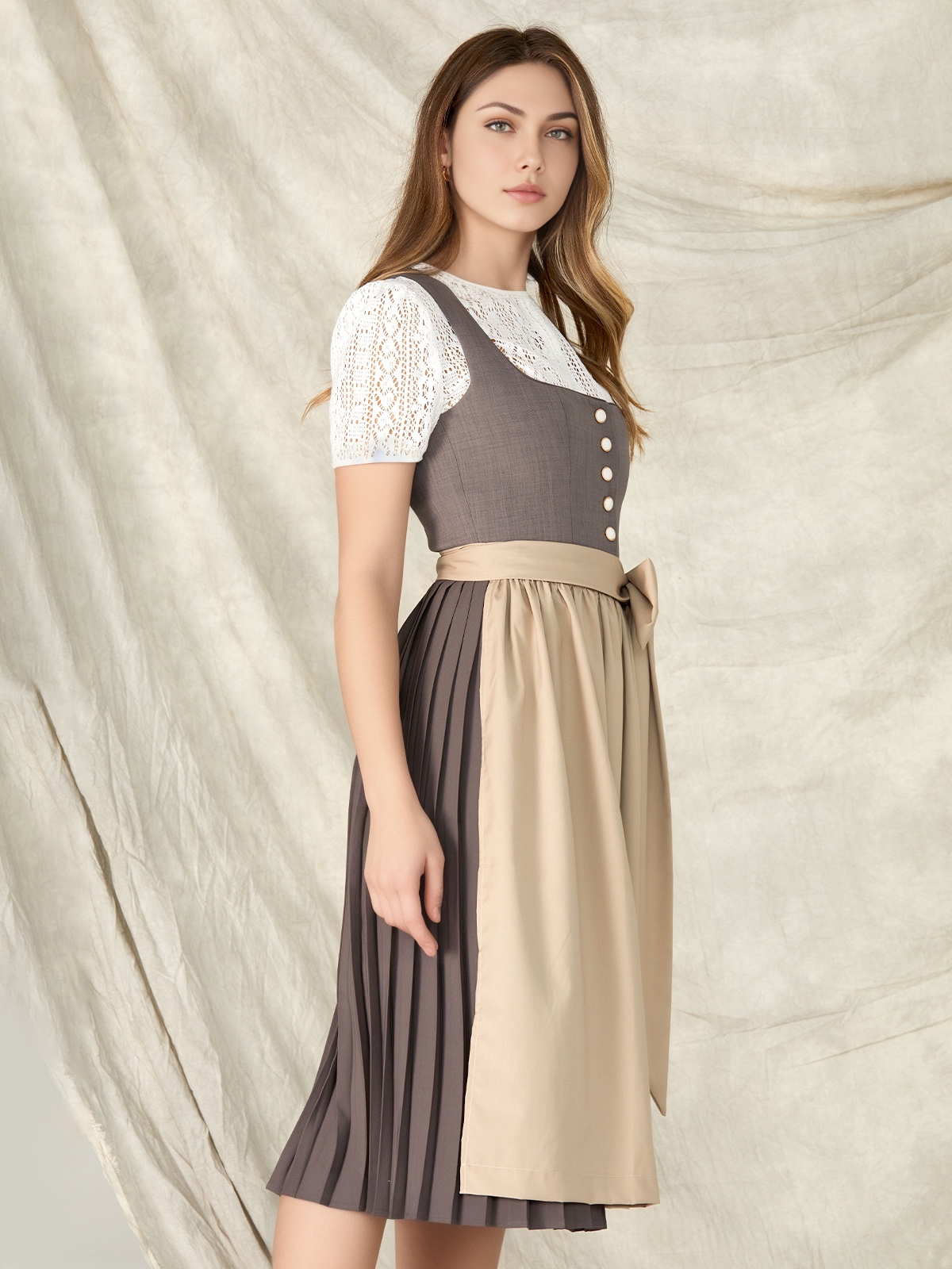 Kurzes Dirndl in Grau
