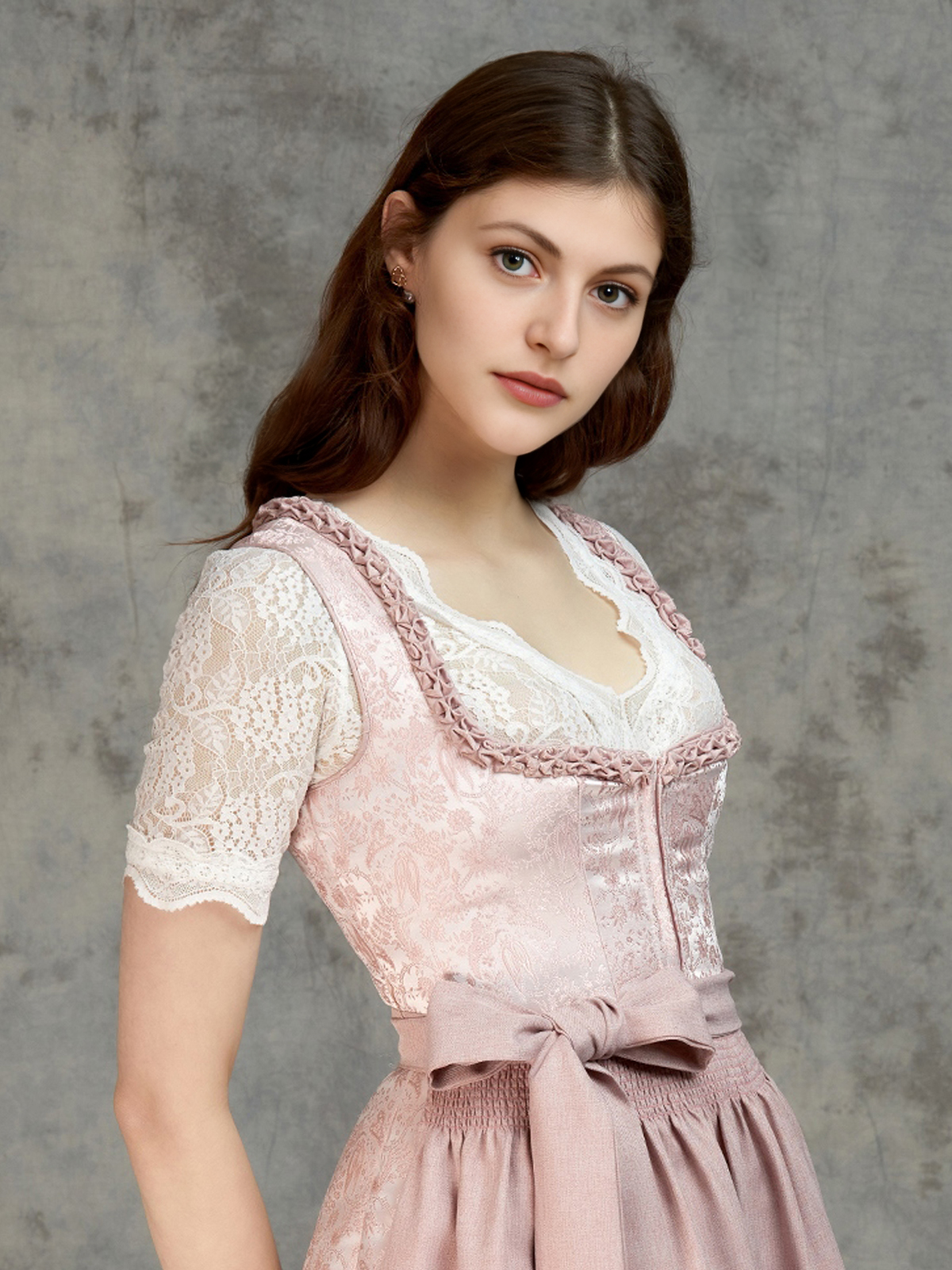 Dirndl in Rosa – feminin und stilvoll