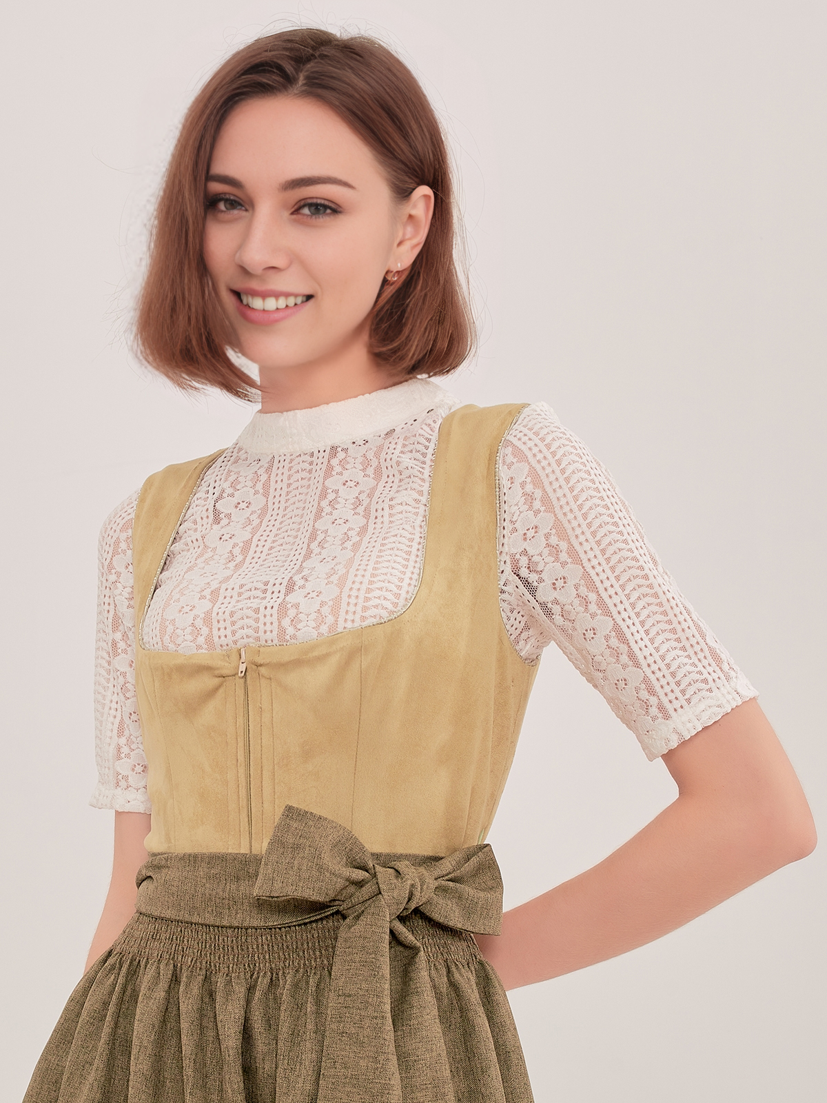 Grün Rosa Dirndl – Ein Blickfang zwischen Tradition und Moderne