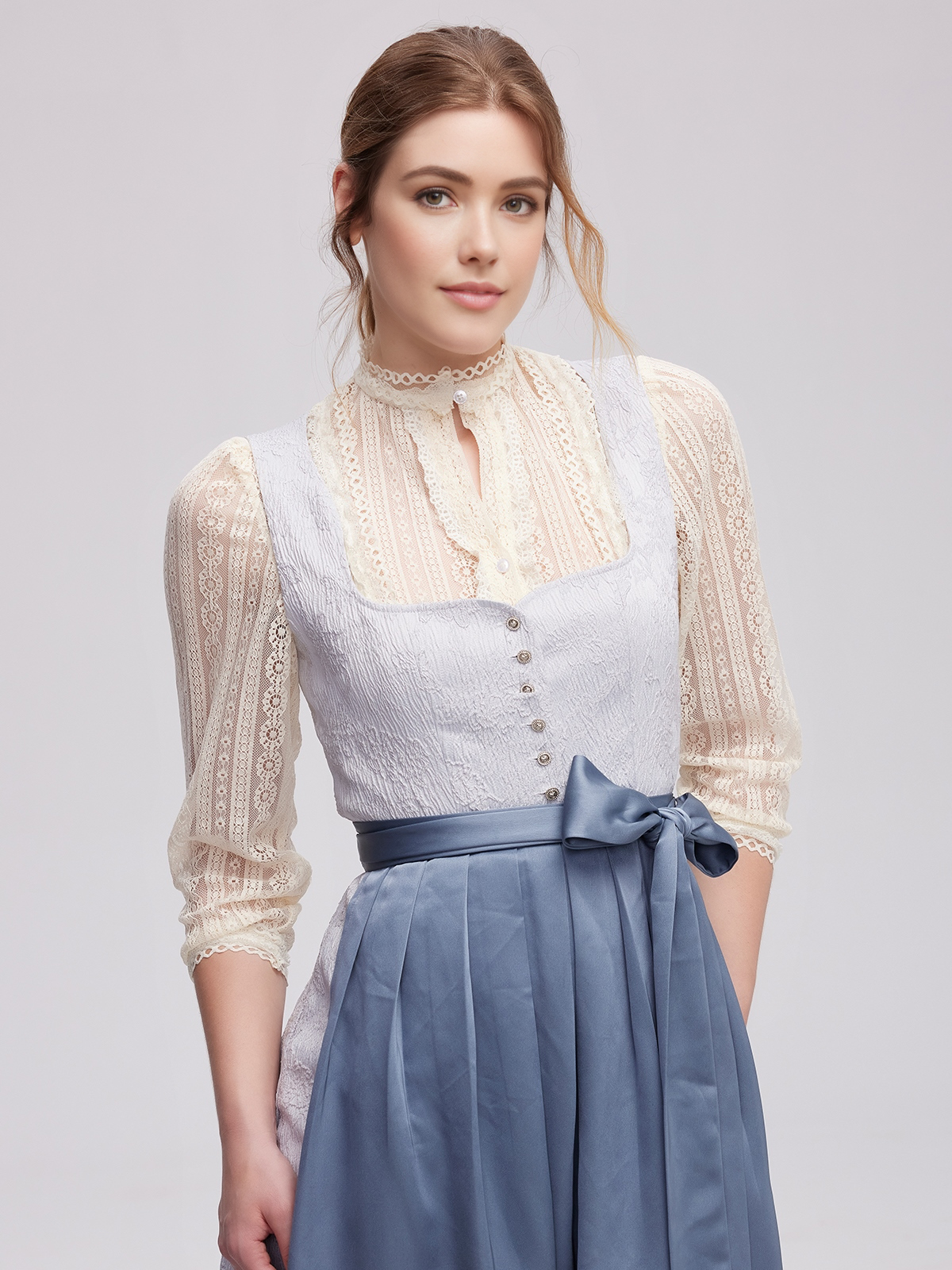Moderne Dirndl-Kleider in Blau