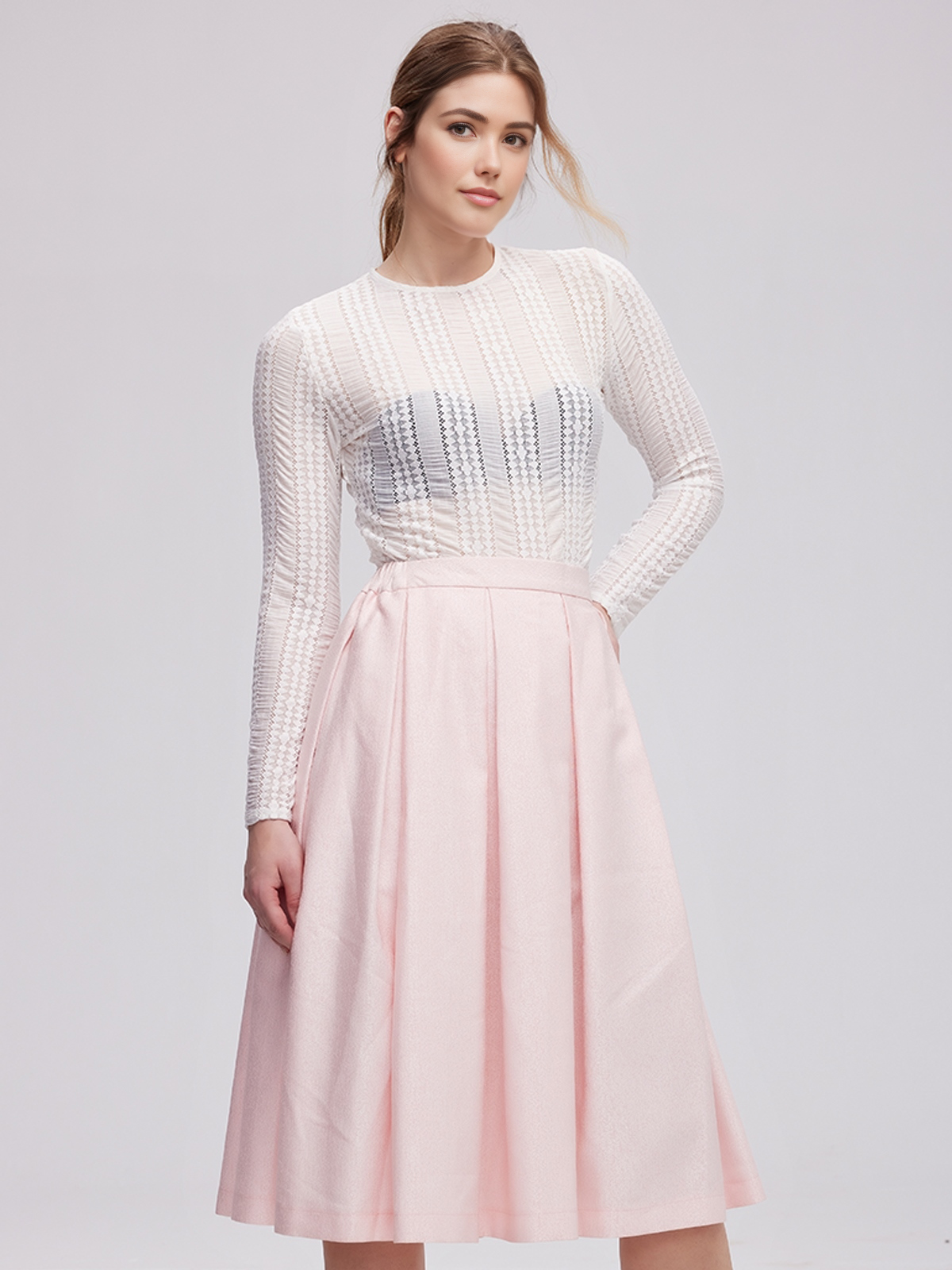 Dirndl in Rosa mit weißer Bluse