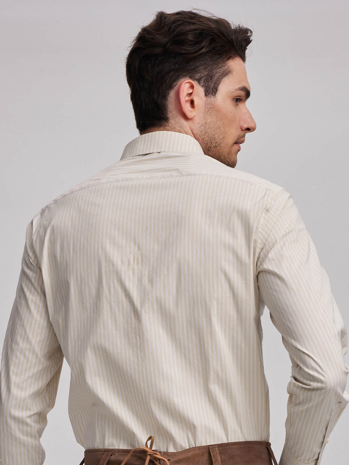 Modernes Dirndl in Gelb mit innovativen Details