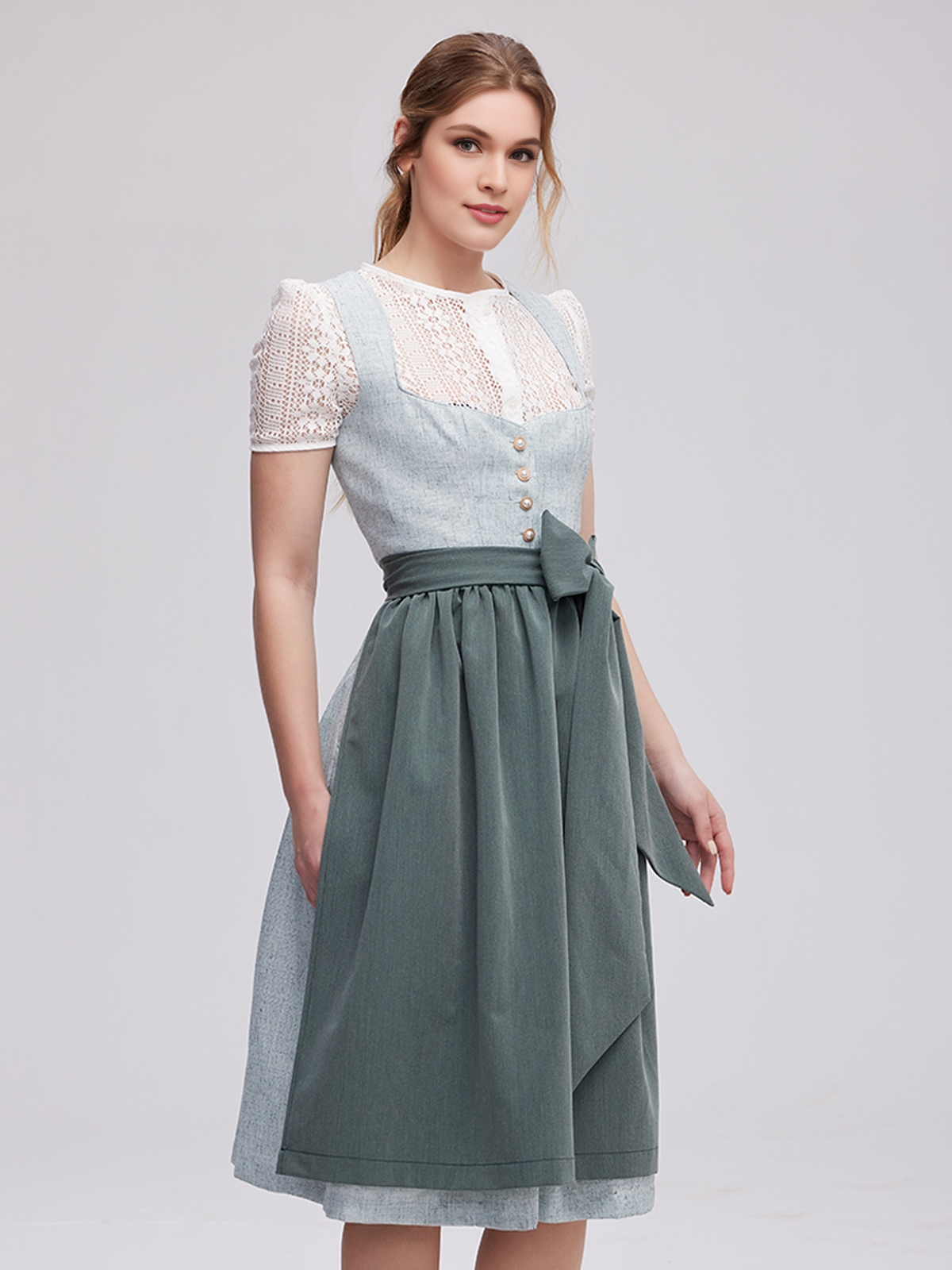 Dirndlbluse in Grün