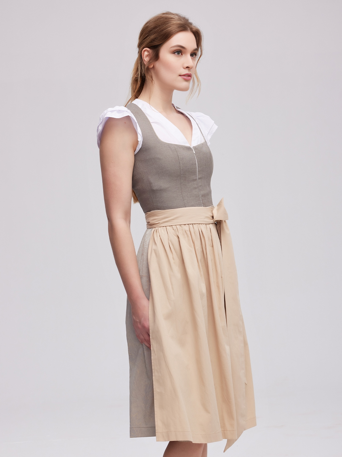 Dirndl Samt Beige – Eleganz pur