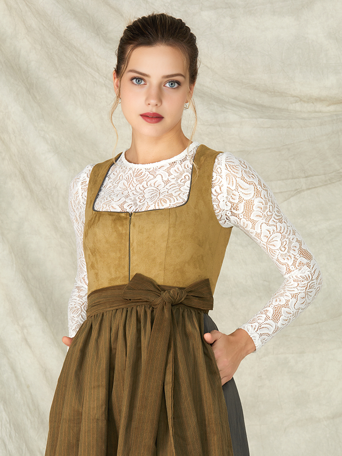 Dirndlbluse in Grün