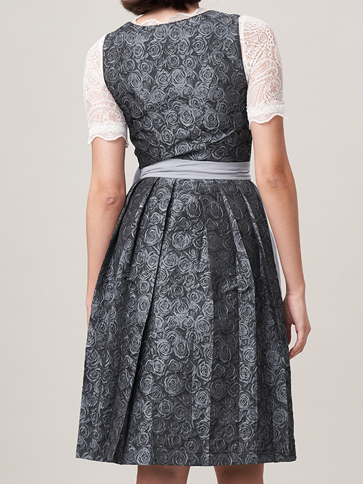 Dirndl in Blau mit traditionellem Schnitt