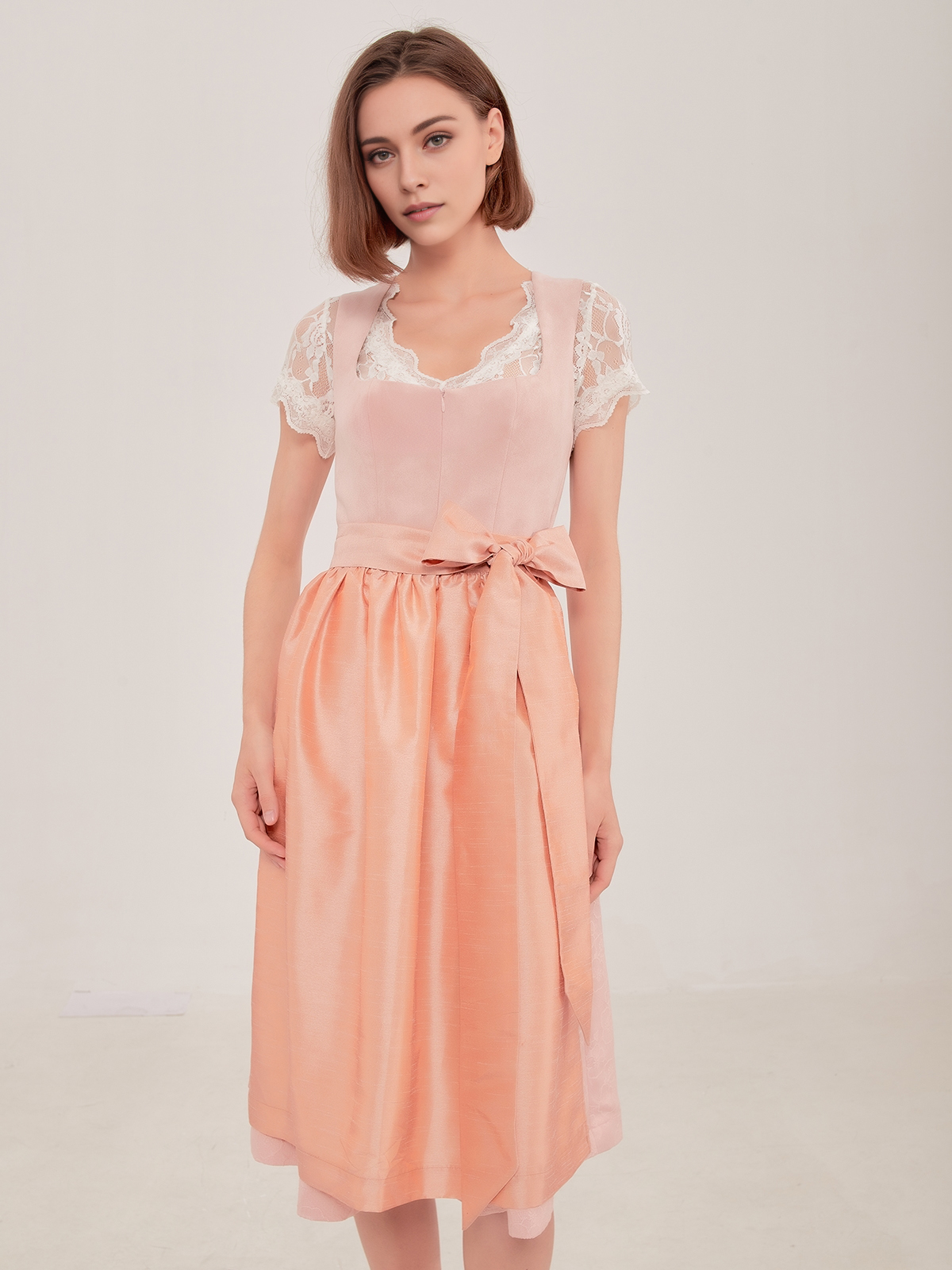 Elegantes Dirndl Eisblau mit rosa Akzenten