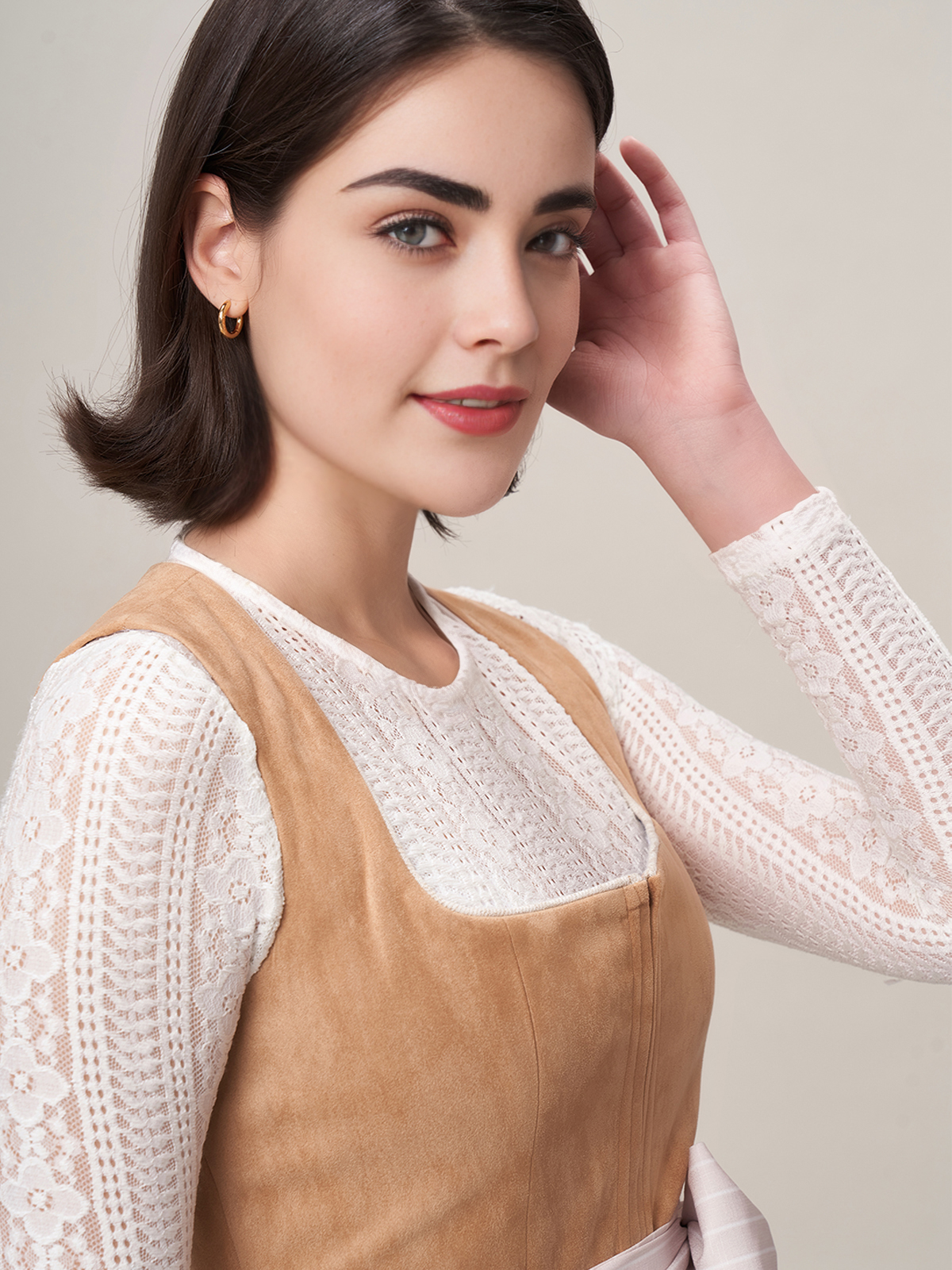 Blaue Dirndl in Braun