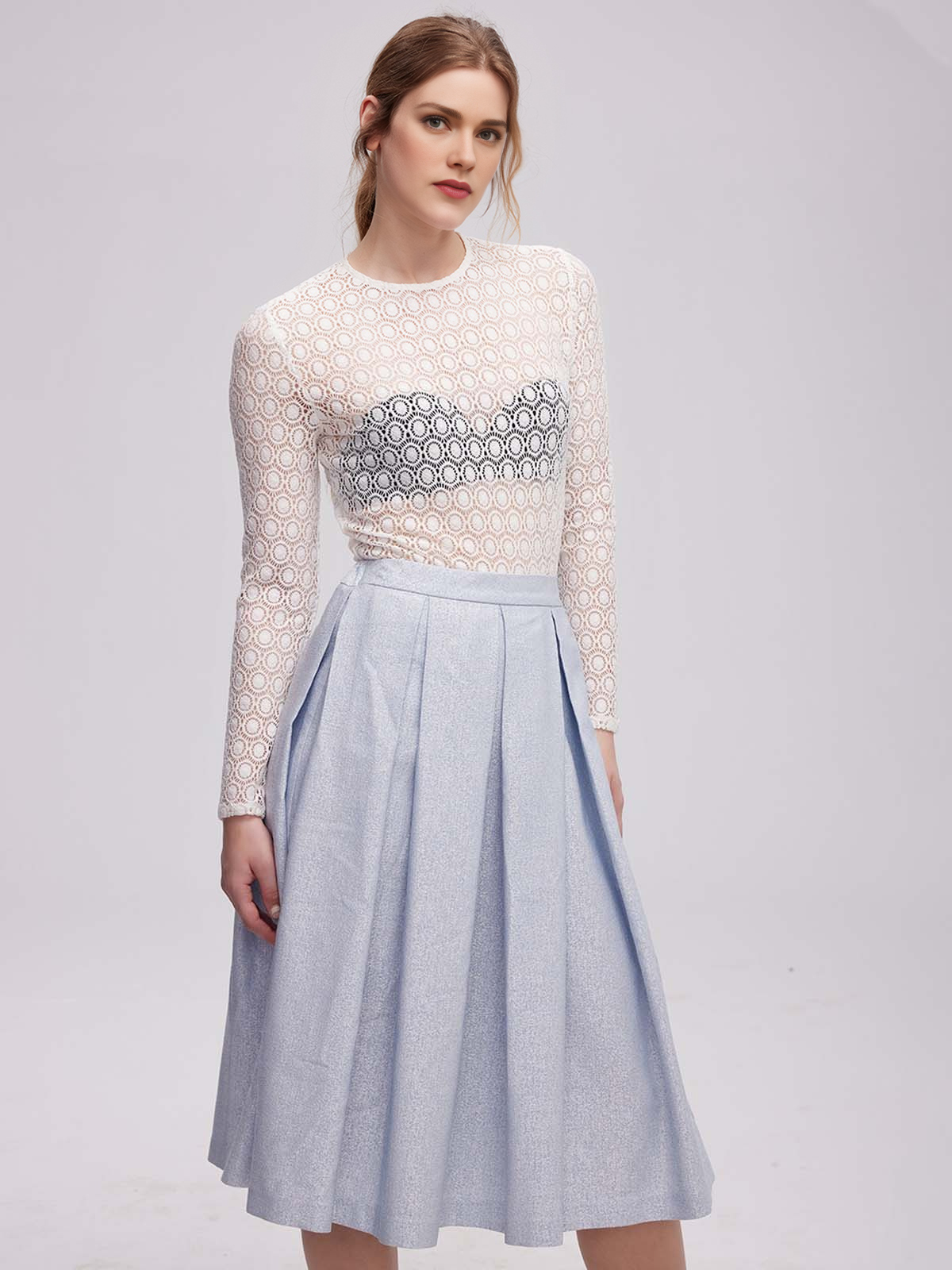 Schwarzes Dirndl Midi mit modernen Details