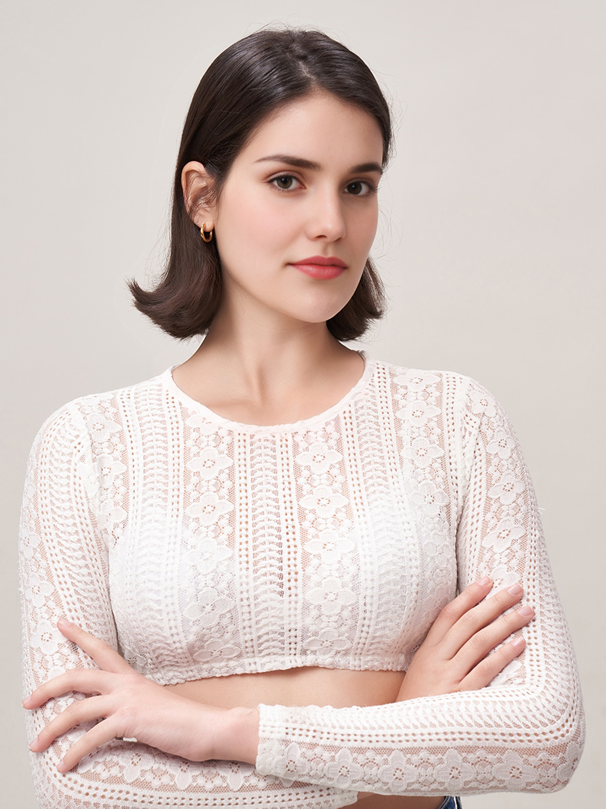 Samt Dirndl in Weiß mit aufwendigen Details