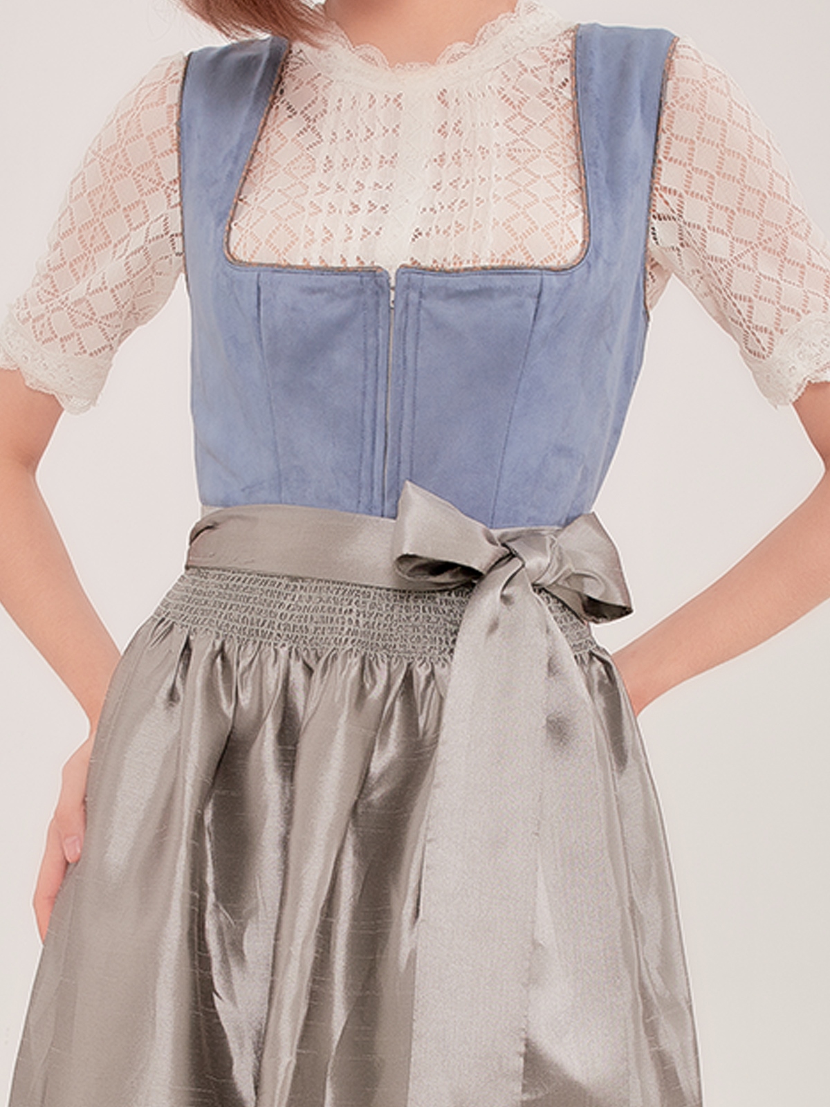Elegantes einfarbiges Dirndl in Blau