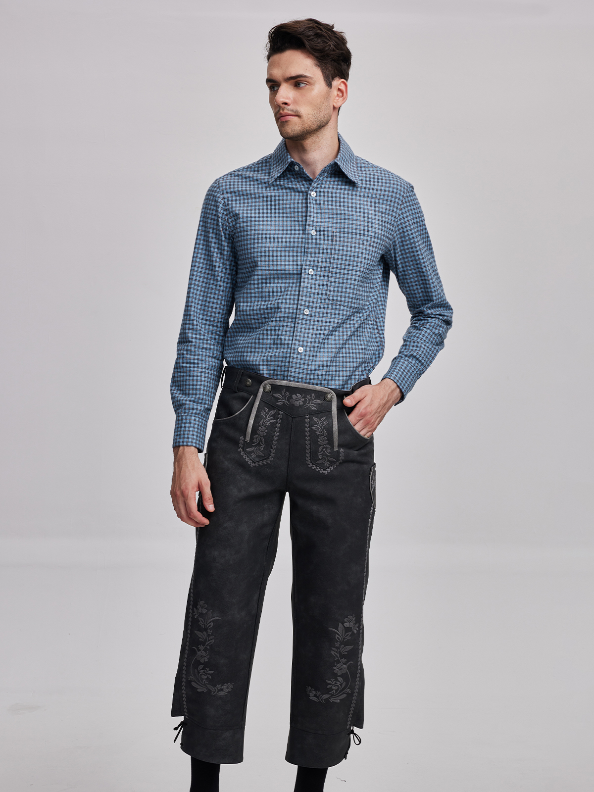 Elegantes hochgeschlossenes Dirndl in Blau