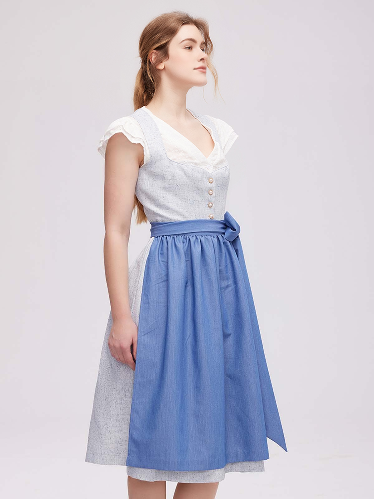 Dunkelblaues Samt-Dirndl mit Spitzenbesatz