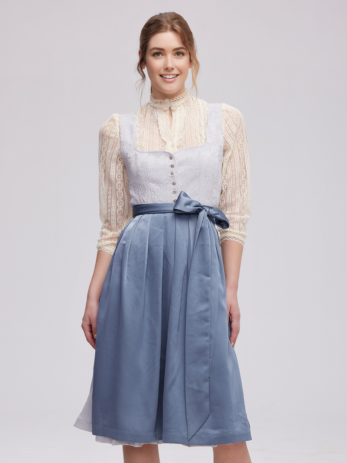 Dirndl Bluse in Blau mit Spitzenapplikationen