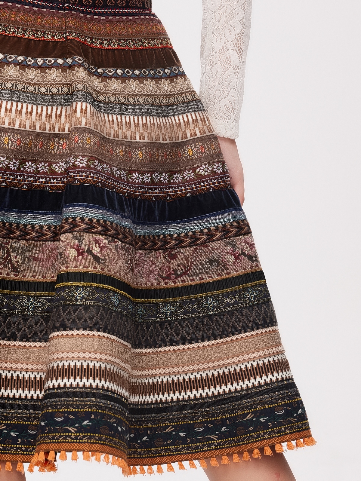 Dirndlbluse lang in Braun