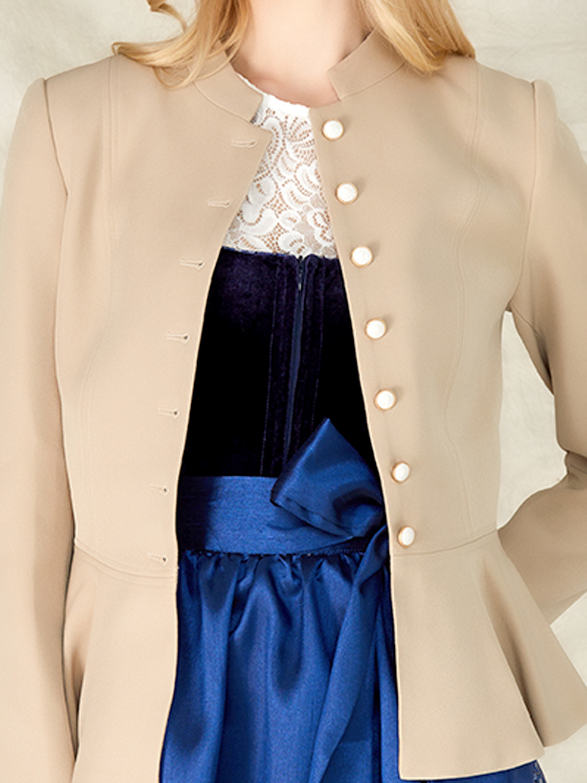 Dirndl in Lila und Schwarz