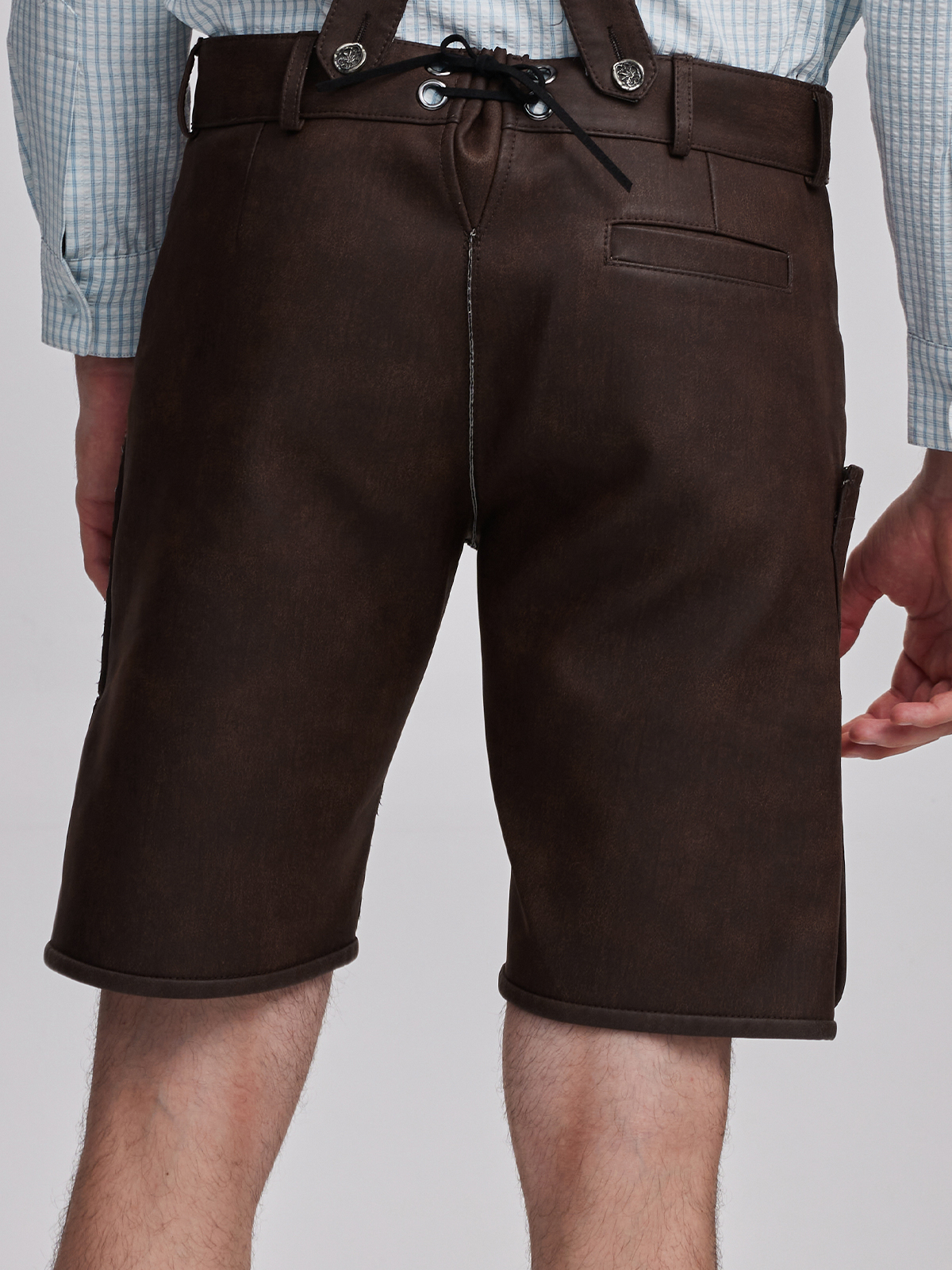 Traditionelles Dirndl mit hochwertigen Details