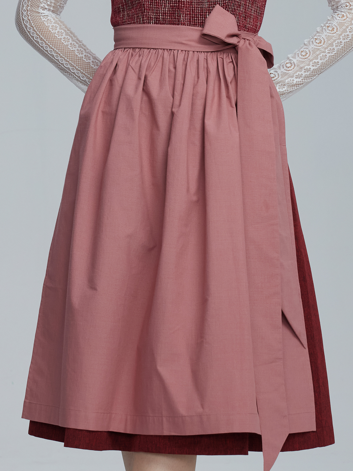 Dirndl in Rot – ein zeitloser Klassiker